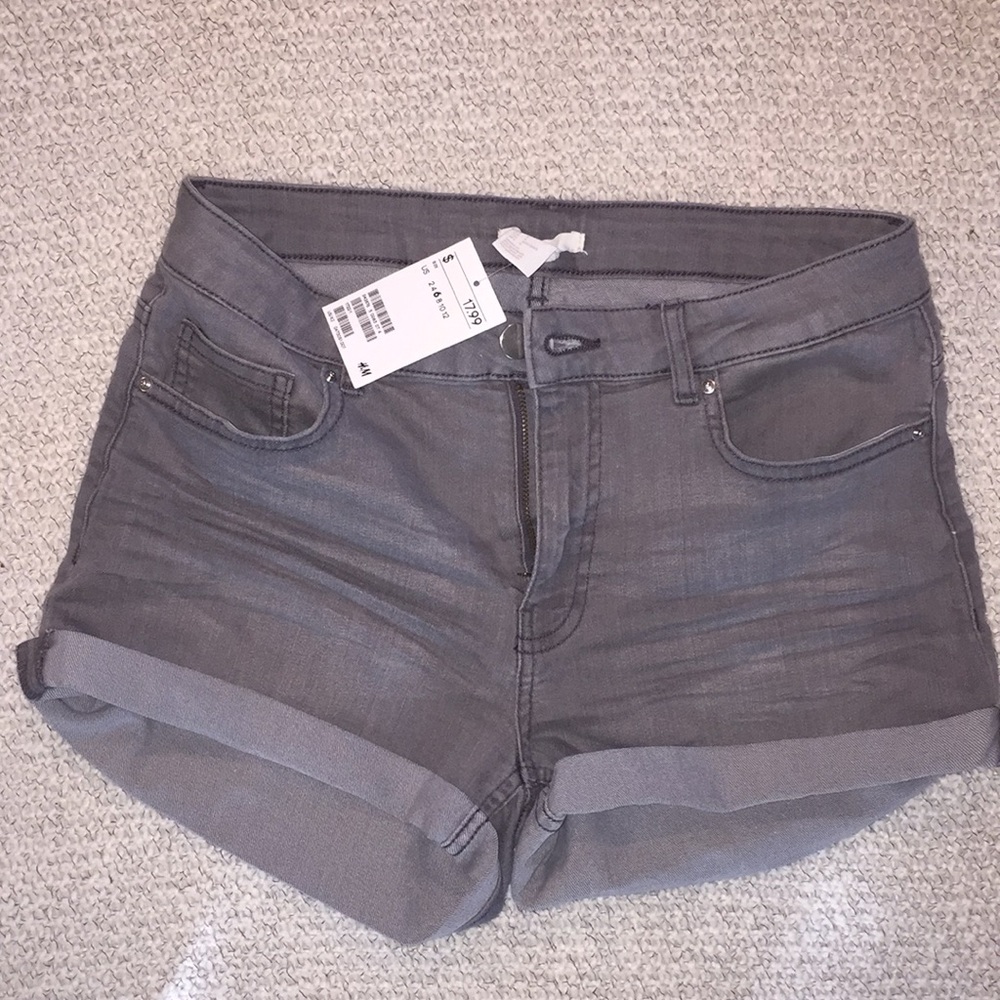 H&M’s faded jean shorts size 6 (new with tags)